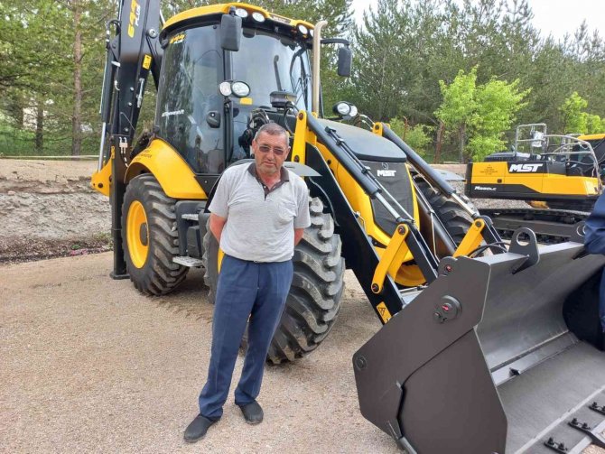 Bakan Soylu Talimat Verdi, Gönderilen İş Makinaları Törenle Teslim Alındı
