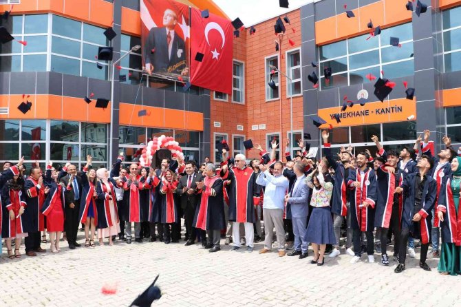 Taşova Myo’da Mezuniyet Heyecanı