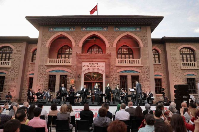 Ankara Devlet Klasik Türk Müziği Korosu, Cumhuriyet Müzesi’nde Konser Verdi