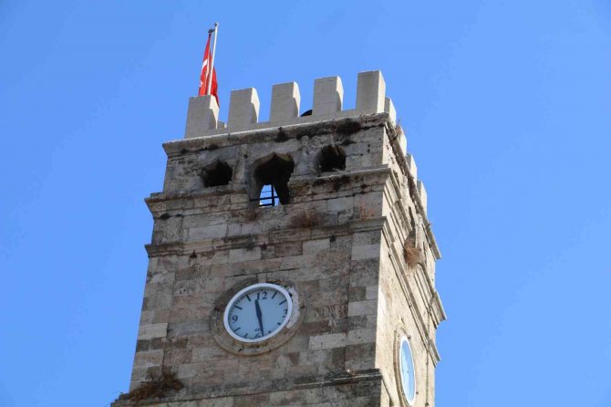 Tarihi Saat Kulesinin Restorasyonunda Orijinal Saatinin Yerinde Başka Saat Tespit Edildi