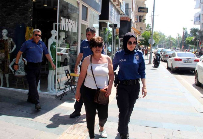 Eşyalarını Aşağı Atıp, Balkonda Keyif Yaptı, Polisi Ve İtfaiyeyi Alarma Geçirdi