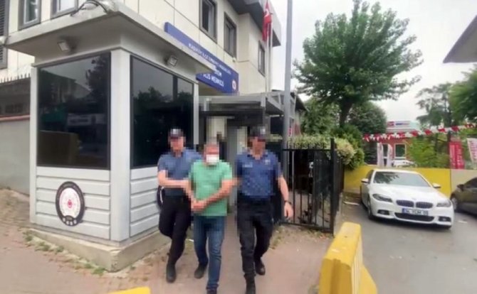 Ataşehir’de İ̇ett Otobüsünde Kadınların Gizli Fotoğrafını Çeken Şahıs Yakalandı