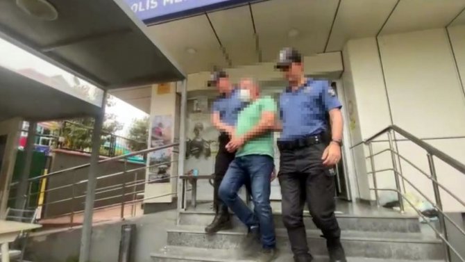 Ataşehir’de İ̇ett Otobüsünde Kadınların Gizli Fotoğrafını Çeken Şahıs Yakalandı
