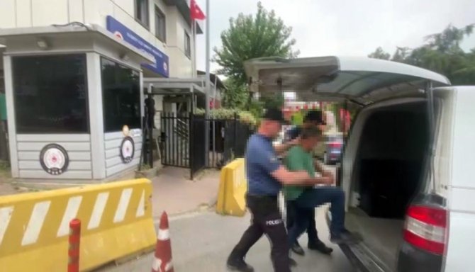 Ataşehir’de İ̇ett Otobüsünde Kadınların Gizli Fotoğrafını Çeken Şahıs Yakalandı