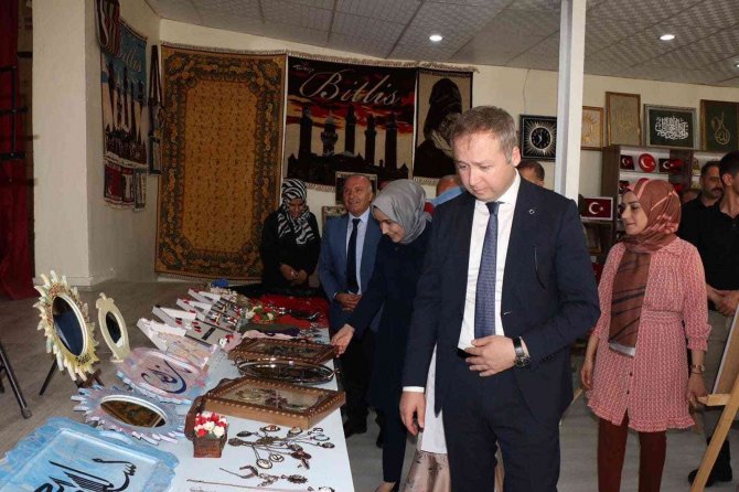 Kaymakamı Muhammed İ̇kbal Yelek, Yılsonu Sergisine Katıldı