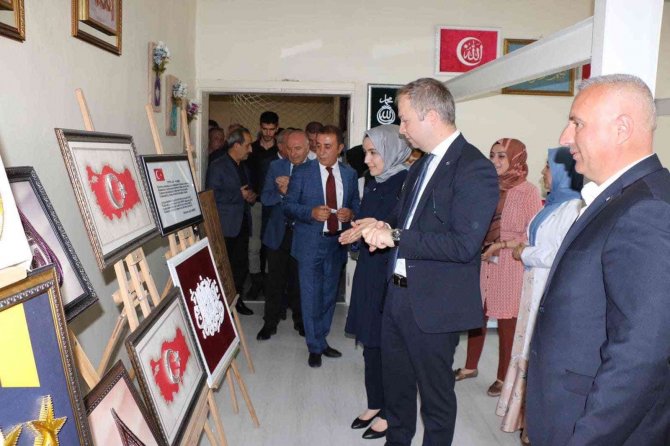 Kaymakamı Muhammed İ̇kbal Yelek, Yılsonu Sergisine Katıldı
