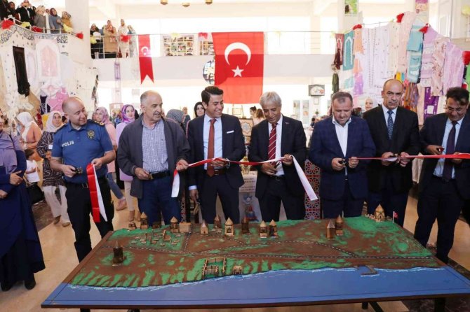 Ahlat Hem’den Yılsonu Sergisi