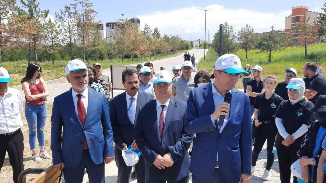 Kastamonu Üniversitesi’nde Fidanlar Toprakla Buluşturuldu