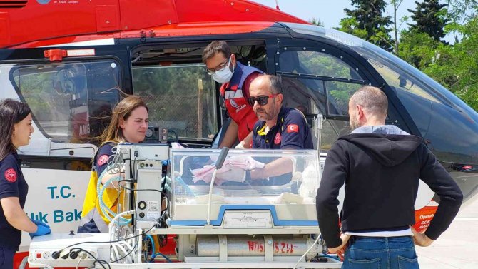 ’Parmak Bebek’ Ambulans Helikopterle Hastaneye Sevk Edildi