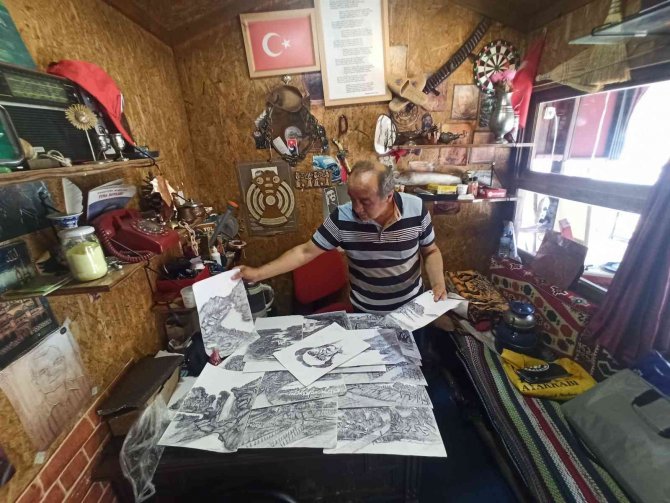 Hiçbir Eğitim Almadan Çizdiği Resimlerle Dikkat Çekiyor