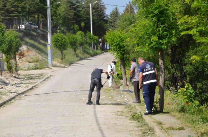 Daha Temiz Ve Yeşil Bir Emet İçin Belediye Ekipleri Sahada