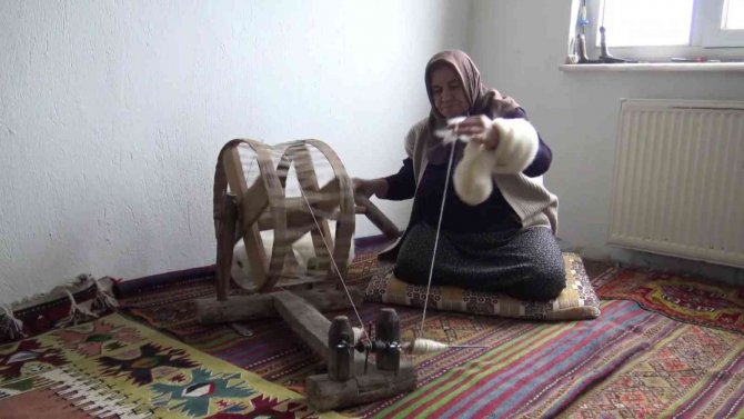 Bin Yıllık Yöntemle Dokunan Motifler Yeniden Hayat Buluyor