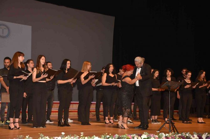 Okul Koroları Hünerlerini Sahneledi