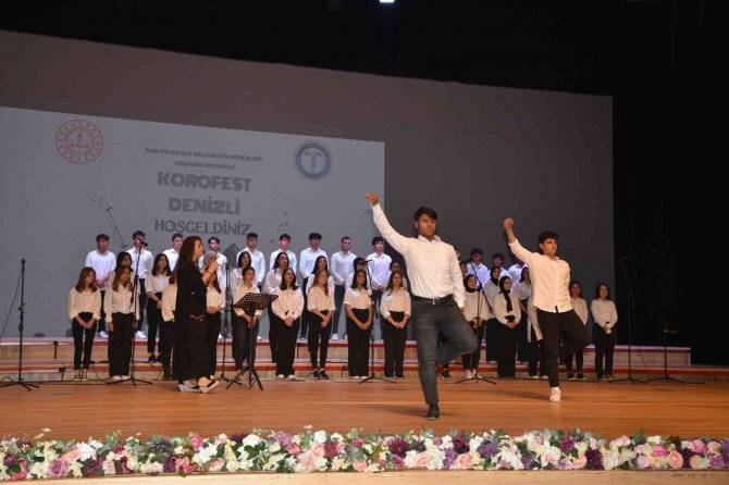Okul Koroları Hünerlerini Sahneledi