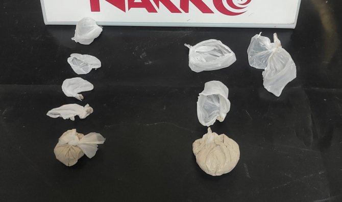 Uyuşturucu Tacirleri Yakayı Ele Verdi