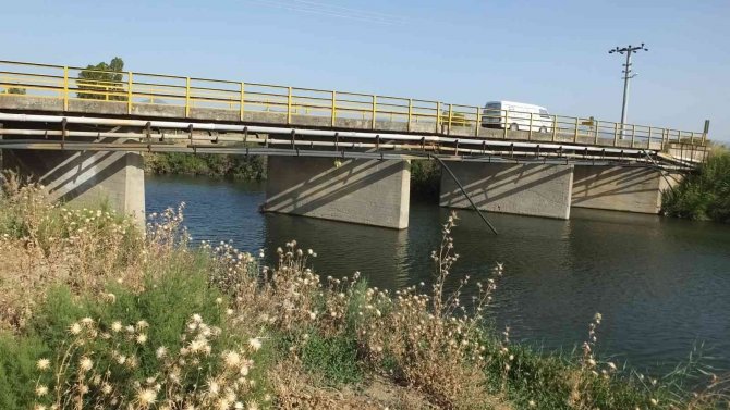 Burhaniye’ De Dere Ve Deniz Kirliliğine Dikkat Çekildi