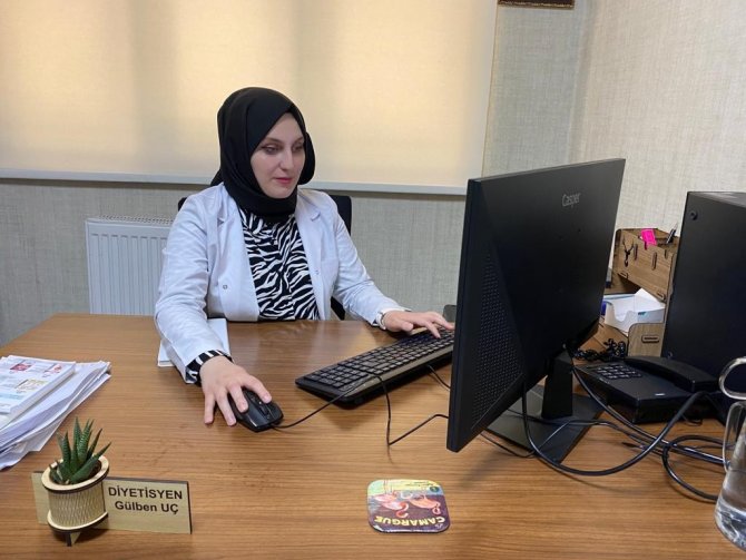 Diyetisyen Gülben Uç: “Günde Ortalama 3 Litre Su Tüketilmelidir”