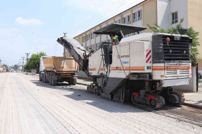 Bozuk Yollara Belediye Eli Değiyor