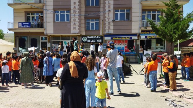 Elazığ’da Çocuklar Düzenlenen Şenlikte Doyasıya Eğlendi