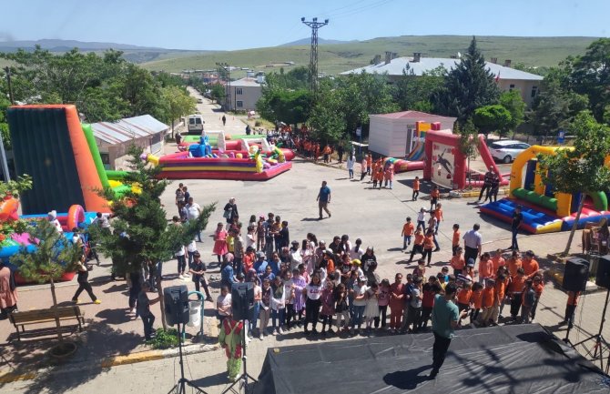 Elazığ’da Çocuklar Düzenlenen Şenlikte Doyasıya Eğlendi
