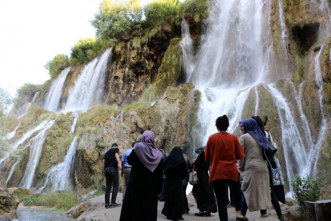 Girlevik Şelalesi’ne Ziyaretçi Akını