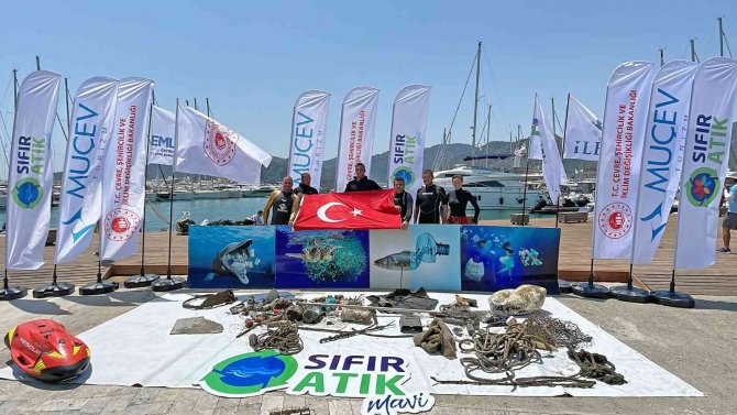 Göcek’te Deniz Dibi Temizliği Yapıldı
