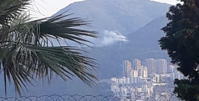 İ̇zmir’de Ormanlık Alanda Çıkan Yangın Söndürüldü