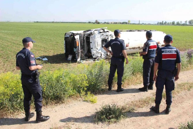 Karaman’da Devrilen Lpg Yüklü Tankerin Sürücüsü Hayatını Kaybetti