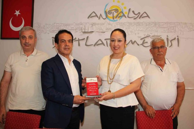 "Her 100 Dolarlık Yaş Sebze İhracatının 44 Doları Antalya’dan"