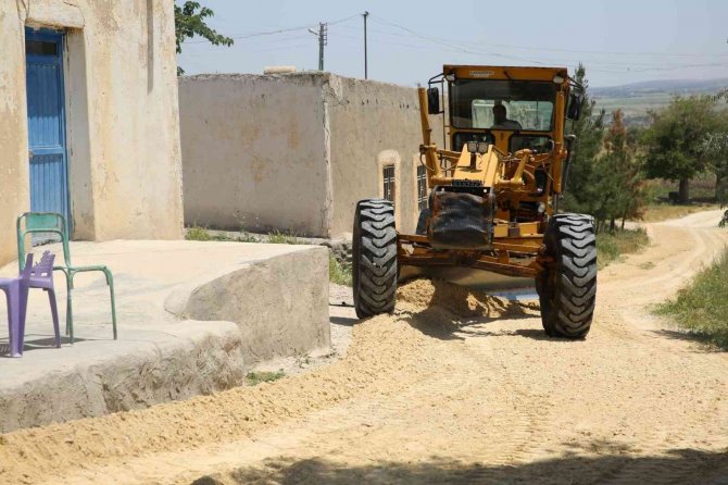 Karaköprü Kırsalında Yol Hizmeti Sürüyor