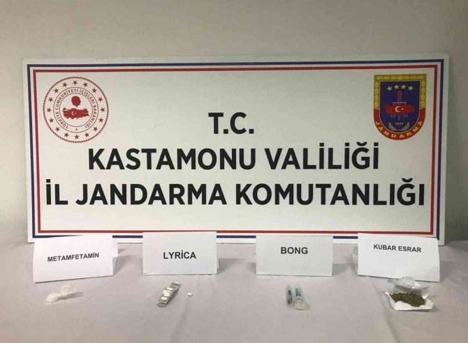 Jandarma Ekipleri ‘Termal’ İle Aradı, Durdurulan Otomobilden Uyuşturucu Çıktı