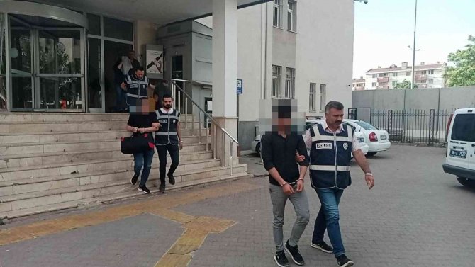 Aranan 12 Kişi Yakalandı