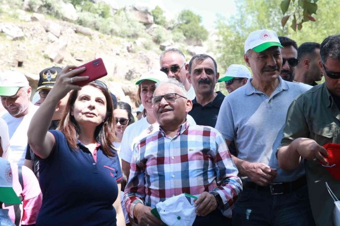 Vali Çiçek Ve Başkan Büyükkılıç’tan ’Koramaz’ Çıkarması