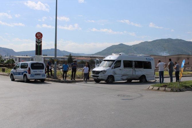 İ̇şçi Servisleri Çarpıştı: 7 Yaralı