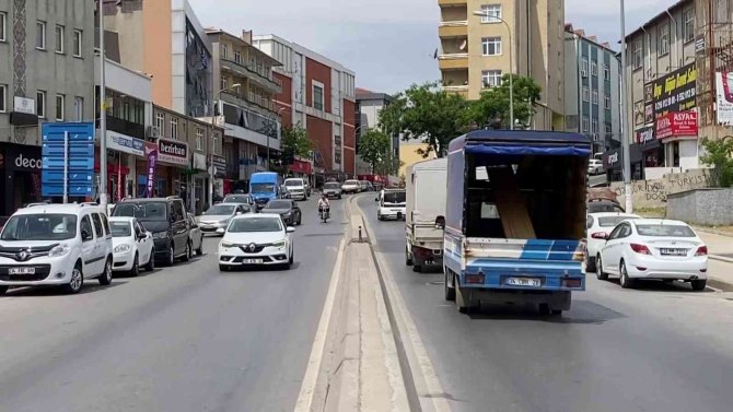 Ümraniye’de Temizlik İşçisine İ̇ett Otobüsü Çarptı, O Anlar Güvenlik Kamerasına Yansıdı