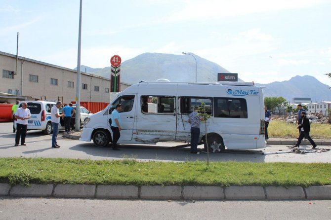 İ̇şçi Servisleri Çarpıştı: 7 Yaralı
