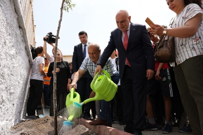 Keçiören’de Türkiye Çevre Haftası İçin Fidan Dikildi