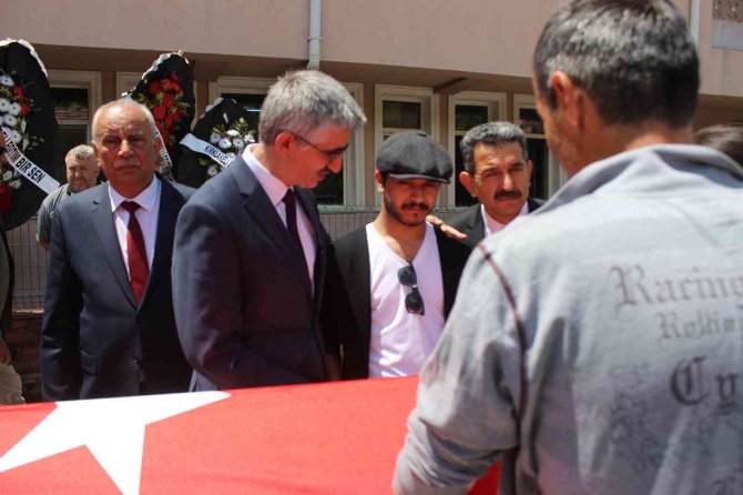 Trafik Kazasında Hayatını Kaybeden Okul Müdürü Toprağa Verildi