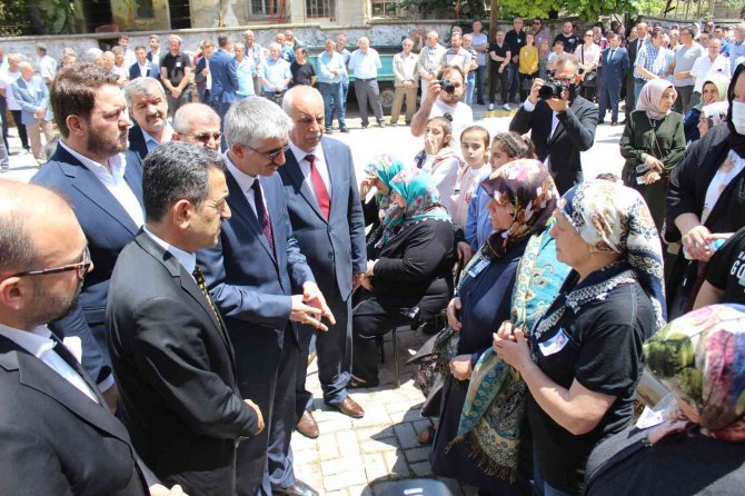 Trafik Kazasında Hayatını Kaybeden Okul Müdürü Toprağa Verildi