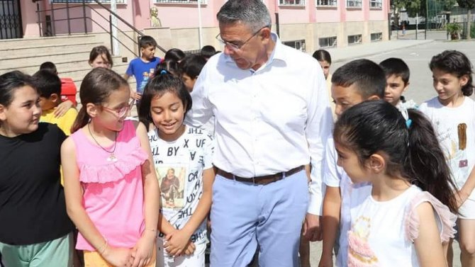 Çevreci Öğrenciler Ödüllerini Başkan Güler’in Elinden Aldı