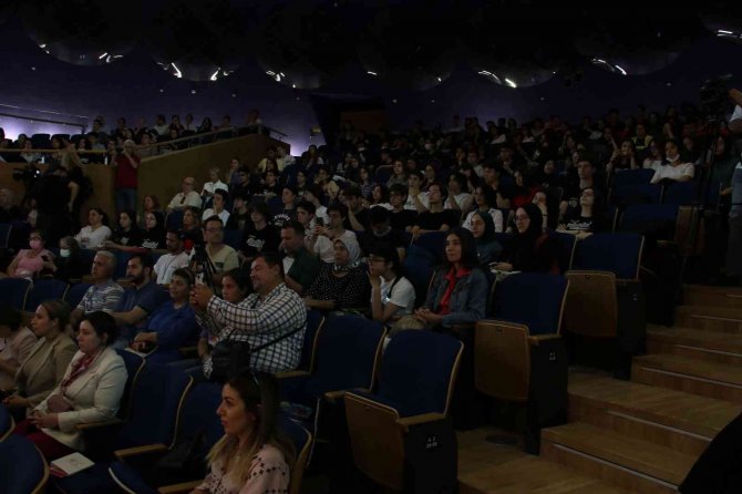 Başkent Kültür Yolu Festivali’nde Hülya Koçyiğit Ve Reis Çelik Bir Araya Geldi