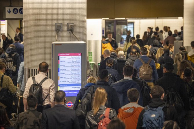 Londra’da Metro Çalışanları 24 Saatlik Greve Gitti
