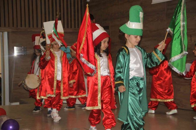 Miniklerden Renkli Yılsonu Etkinliği