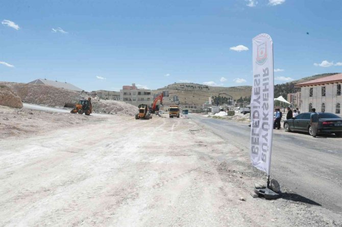 Millet Bahçesine Modern Yol