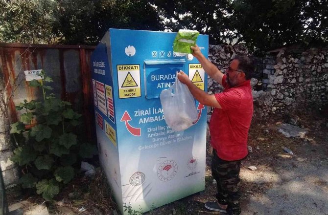 Zirai Atıklar Bertaraf Ediliyor