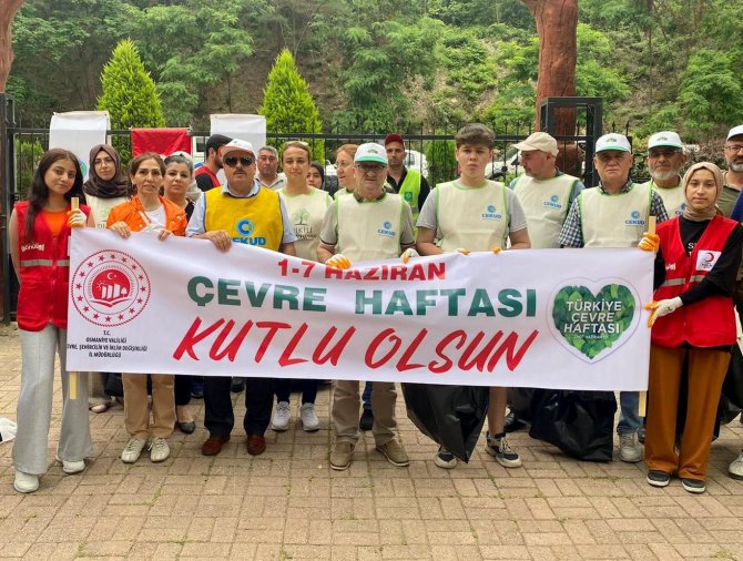 Çevre Gönüllüleri Mesire Alanında Çöp Topladı