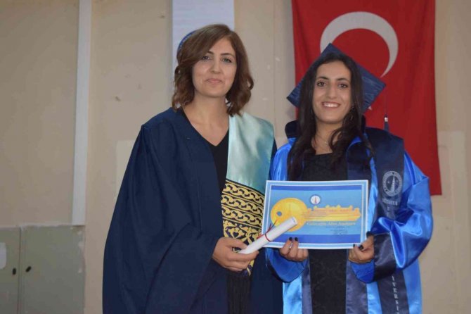 Dpü Pazarlar Meslek Yüksekokulu’nda Mezuniyet Coşkusu