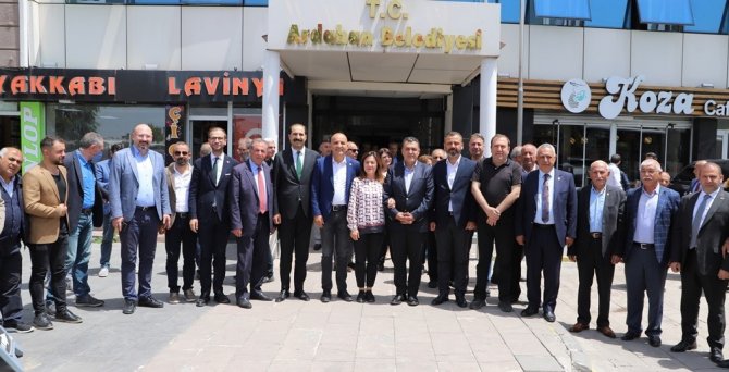 Chp’li Vekiller, Ardahan Belediyesini Ziyaret Etti
