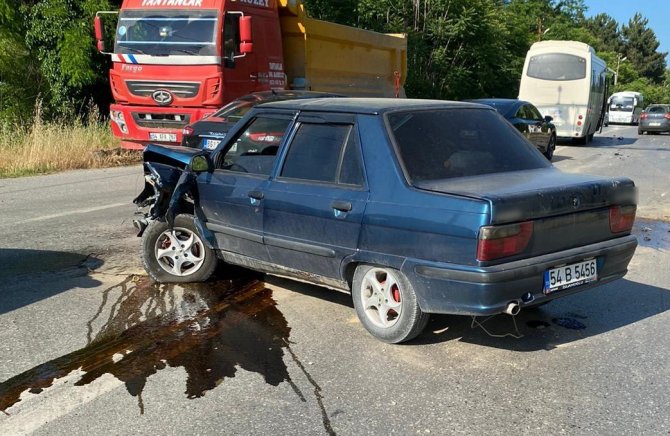 İ̇ki Otomobilin Kafa Kafaya Çarpıştığı Kaza Kamerada