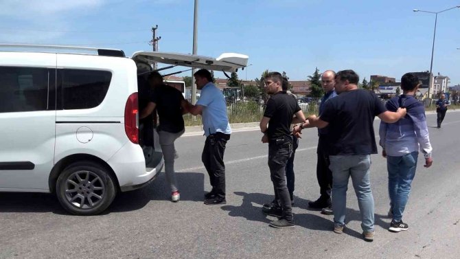 Arazi Anlaşmazlığı Olan Akrabasının Aracına Pompalı Tüfekle Ateş Etti